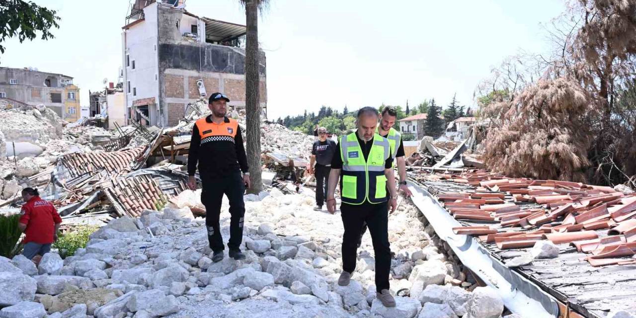 Büyük Depremde Yıkılan 752 Yıllık Ulu Cami’nin Enkazı Temizleniyor