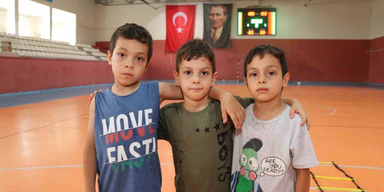 Üçüz Minik Kardeşler Aynı Takımda Ter Döküyor