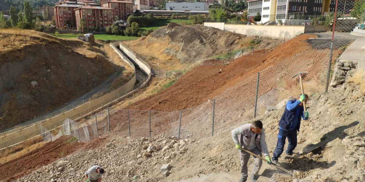 Hakkari Belediyesi Patika Yola Merdiven Yaptı
