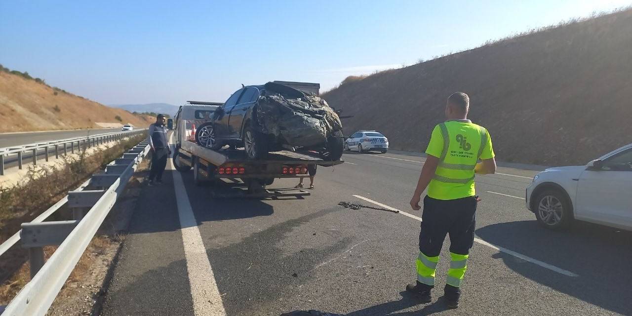 İstanbul-izmir Otoyolu’nda Üç Araç Kazaya Karıştı: 2 Ölü, 7 Yaralı