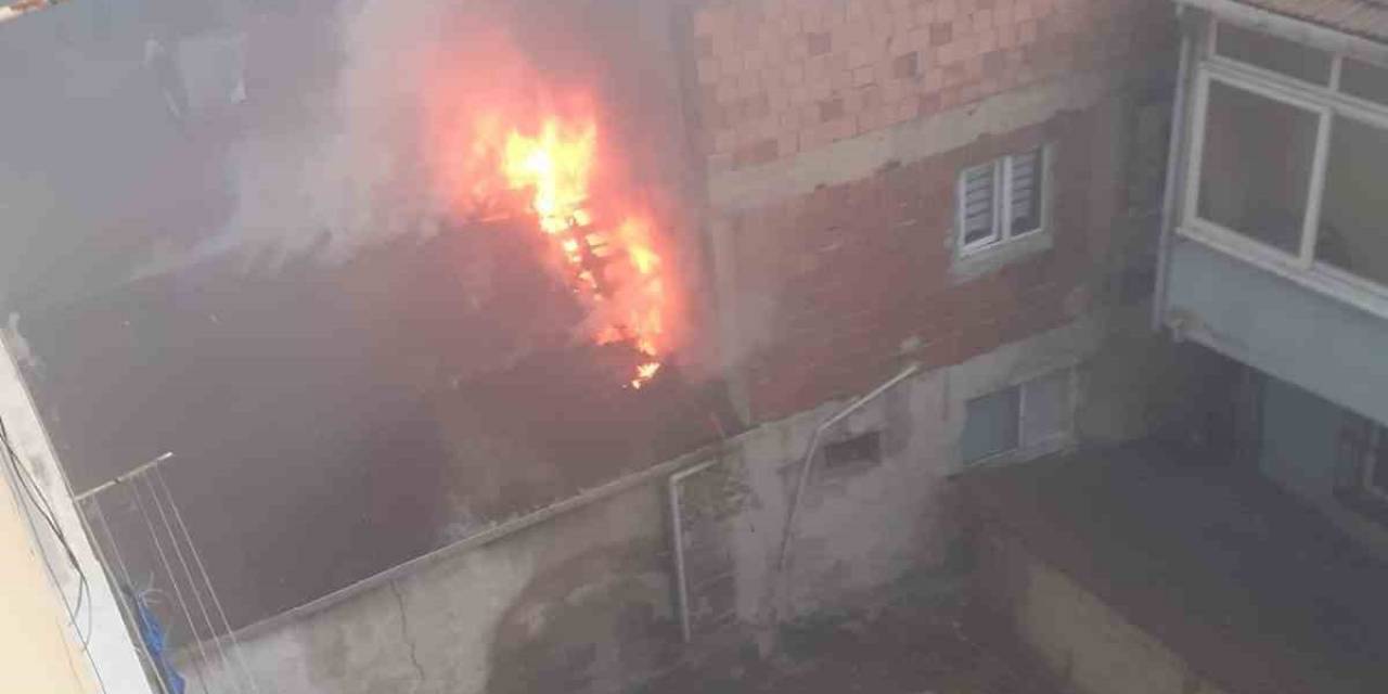 Kağıthane’de Gecekondu Alevlere Teslim Oldu