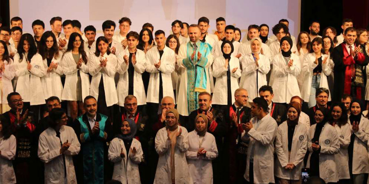 RTEÜ Tıp Fakültesi Öğrencileri Beyaz Önlüklerini Giydi