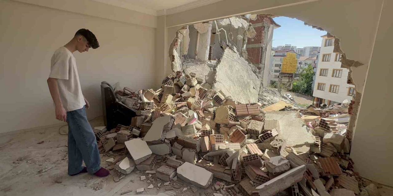 Böyle Yıkım Görülmedi: Hasarlı Binayı Yıkarken Sağlam Binaların Duvarları Yıkıldı