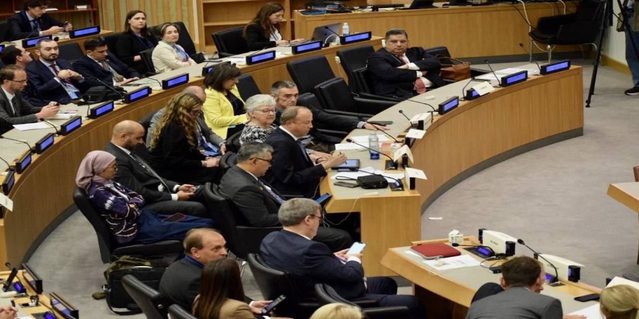 Bm Kürsüsünden Dünyaya Seslenen Turan Hançerli, Belediye Önünde Coşkuyla Karşılandı