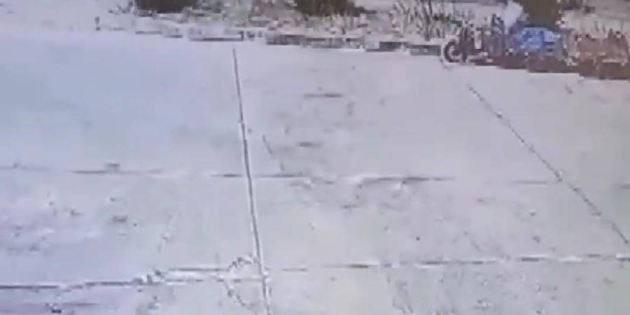 Isparta’da Hafif Ticari Aracın Çarptığı Traktör Devrildi: 2 Yaralı