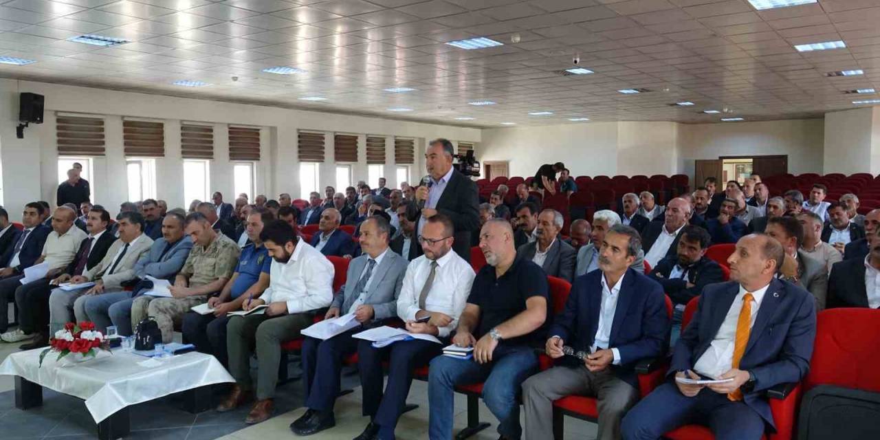 Erciş Kaymakamı Karaloğlu Muhtarlarla Buluştu