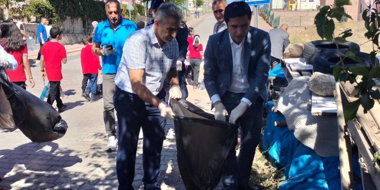 İncesu’da Öğrenciler Poşet Poşet Çöp Topladı
