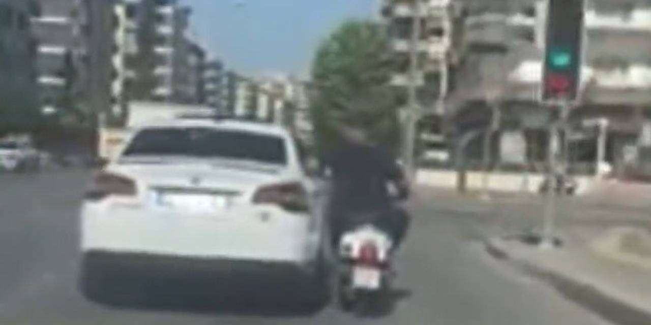 Motosiklet Sürücüsünün Tehlikeli Yolculuğu Kameraya Yansıdı