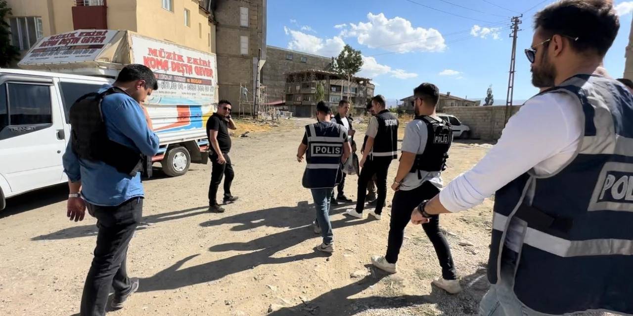 Yüksekova Polisinden Uyuşturucuya Geçit Yok: 9 Gözaltı