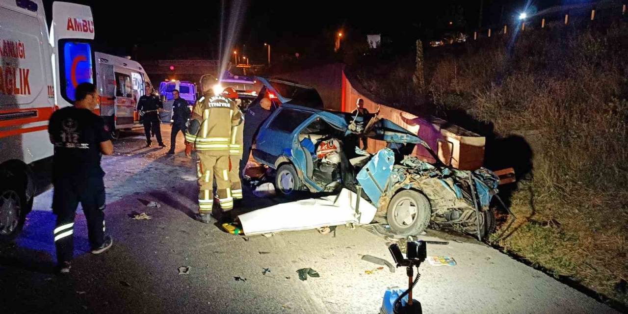 Ankara’da Çarpışan İki Araç Hurdaya Döndü: 2 Ölü, 6 Yaralı