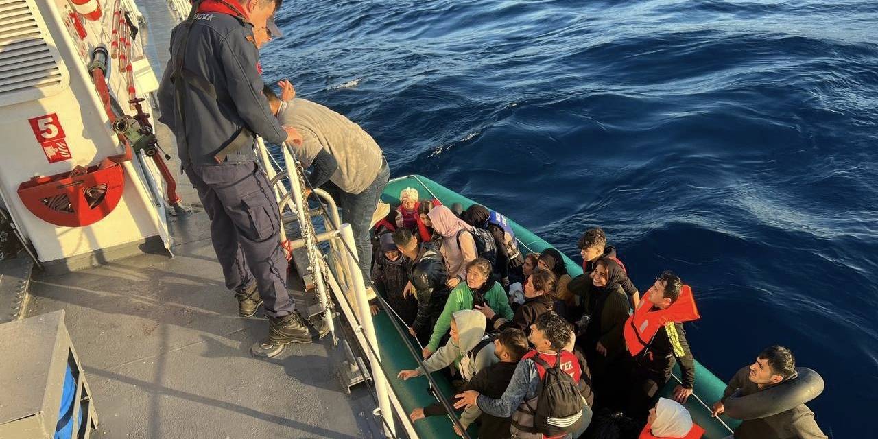 Ayvacık Açıklarında 37 Kaçak Göçmen Yakalandı