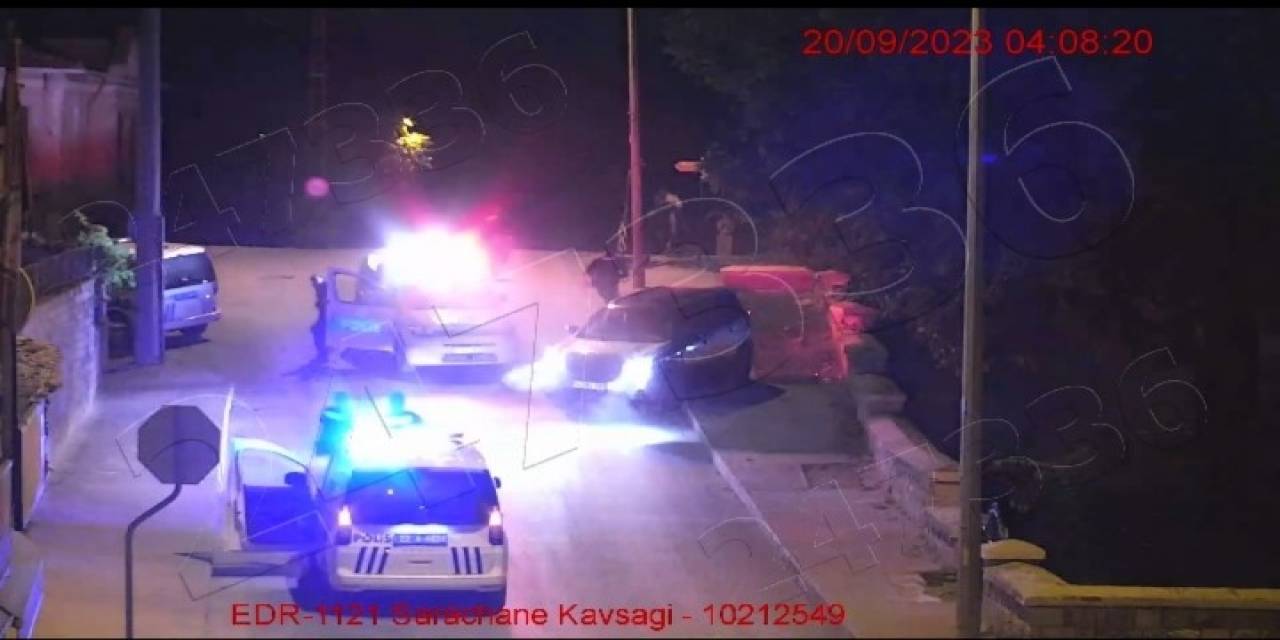 Polisten Kaçan Aracın Cami Bahçesine Uçtuğu Anlar Kameraya Yansıdı