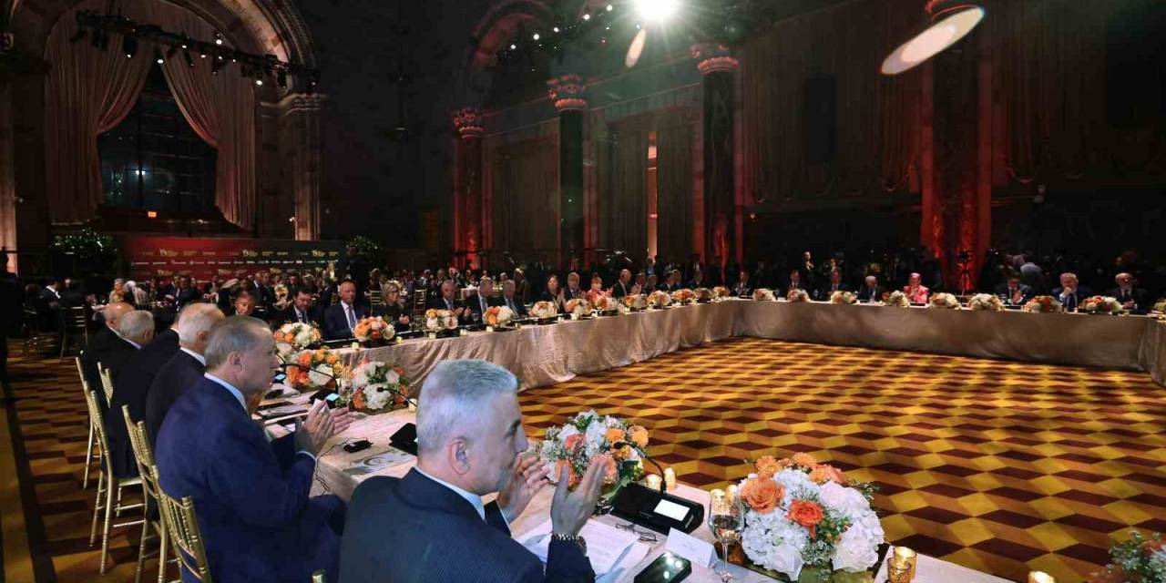 Cumhurbaşkanı Erdoğan: "(Orta Vadeli Program) Ekonomik Büyümeden Taviz Vermeden Maliye Ve Gelir Politikalarının Araçlarını Uygulayarak Enflasyonu Artıran Unsurları Ortadan Kaldırmayı Hedefliyoruz.”