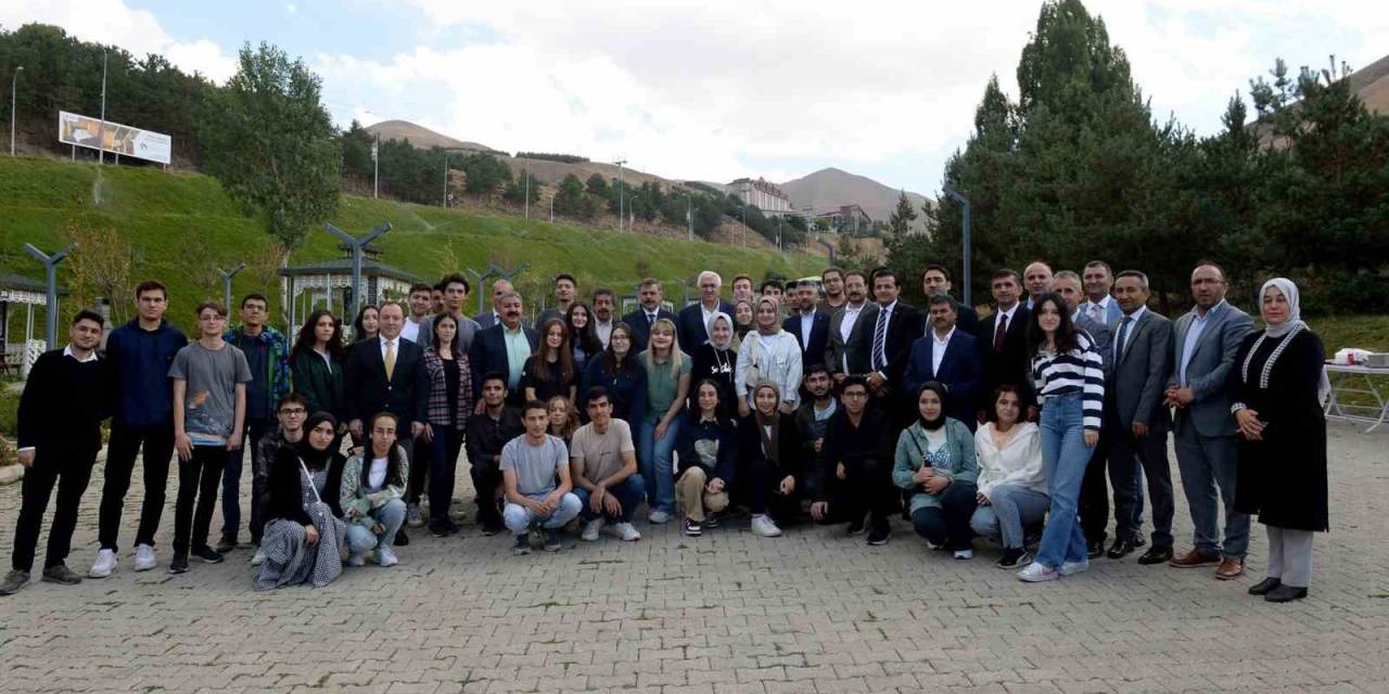 Başarılı Öğrencilerle Piknikte Buluştular