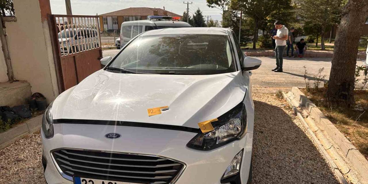 Elazığ’da Belediye Meclis Üyesinin Aracına Silahlı Saldırı