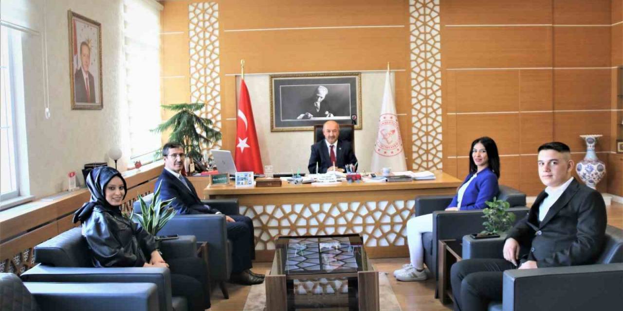 Kütahya’da “İlin Çırağı" Ve "İlin Kalfası" Müdür Başyiğit İle Bir Araya Geldi