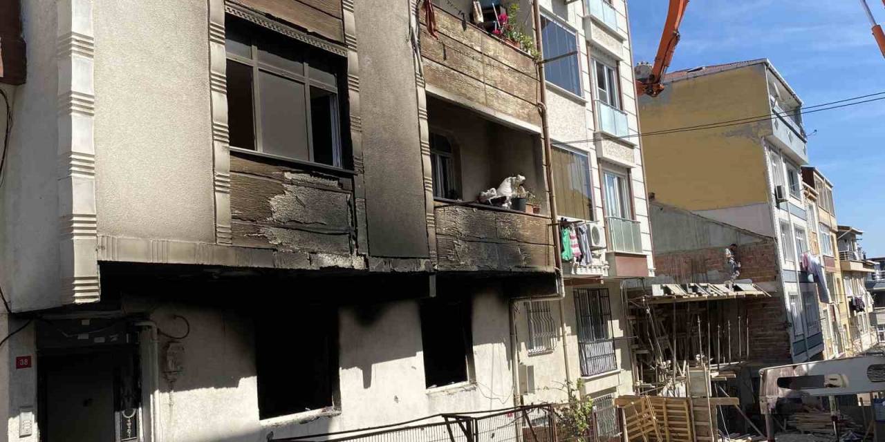 Küçükçekmece’de Yangın: 15 Kişi İtfaiye Tarafından Kurtarıldı