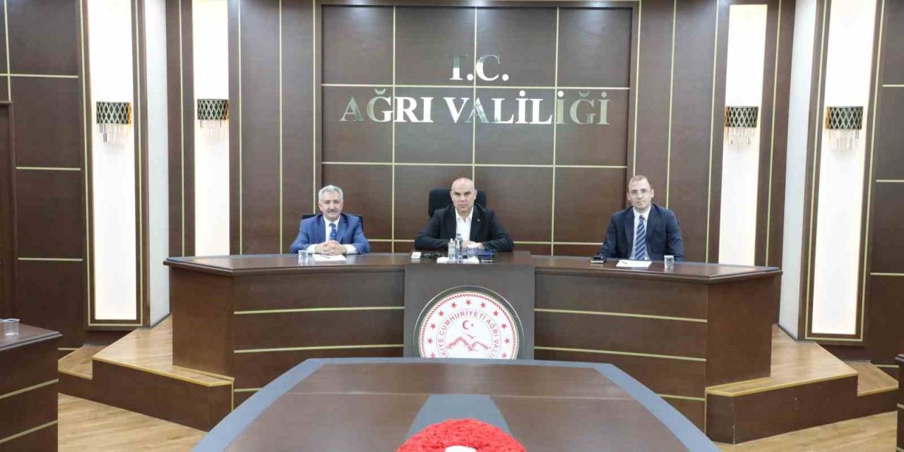 Ağrı Valisi Mustafa Koç, Çevre Hizmetleri Birliği Toplantısına Katıldı
