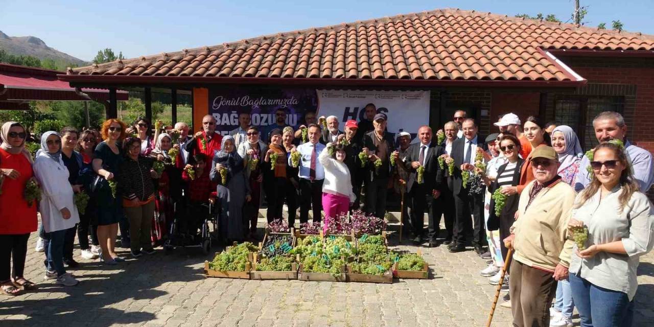 Türkiye’de Tek Olan ’gönül Bağlarımızda Bağ Bozumu’ Şenliği Düzenlendi