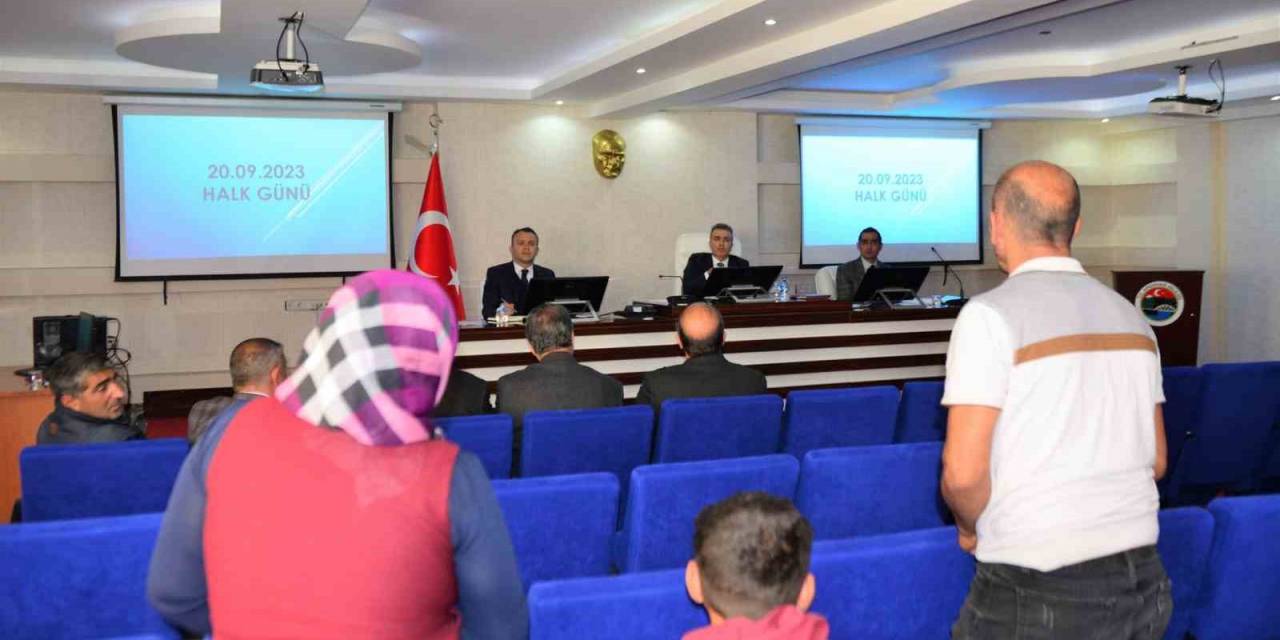 Vali Çiçek, Halk Gününde Vatandaşları Dinledi