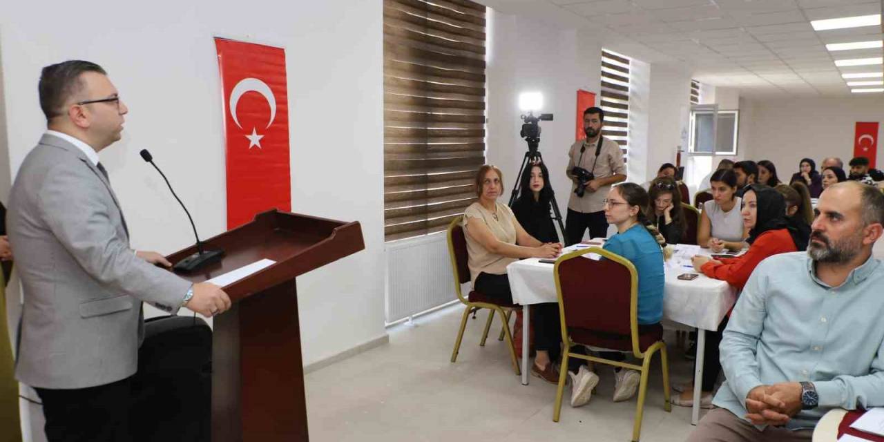 Hakkari’de "Aile Çalıştayı" Düzenlendi