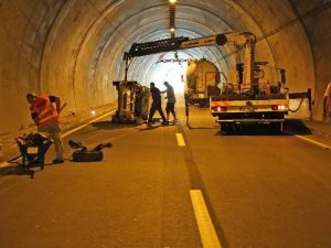 Rize’de Tünelde Trafik Kazası: 1 Yaralı