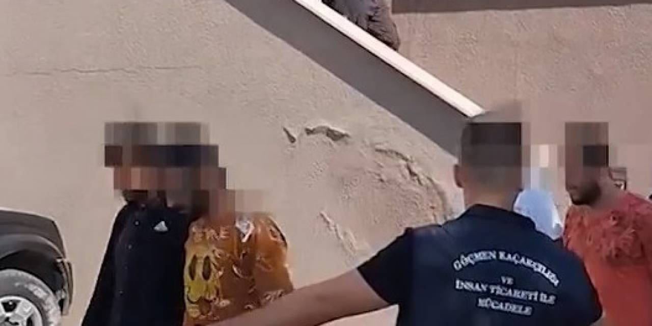 Şüphe Üzerine Durdurulan Araçlardan 22 Düzensiz Göçmen Yakalandı