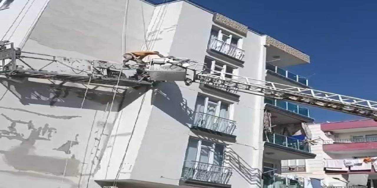 İskelede Mahsur Kalan 2 İşçi Kurtarıldı