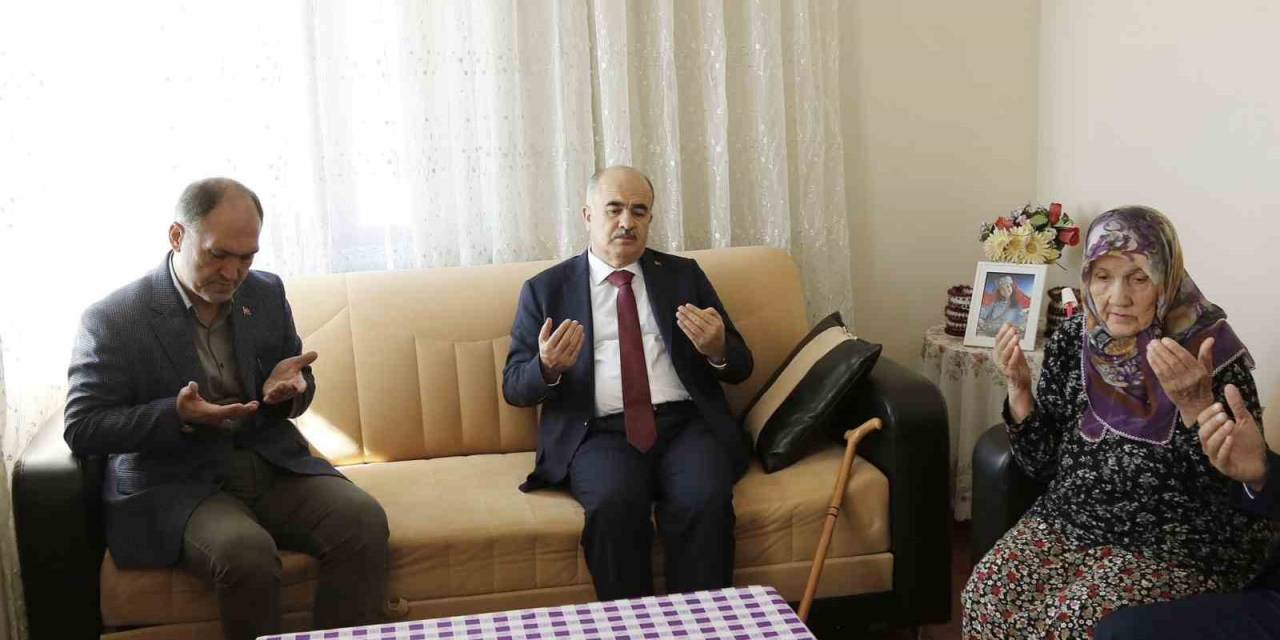 Vali Dağlı’dan Şehit Öğretmen Aybüke Yalçın’ın Ailesine Ziyaret