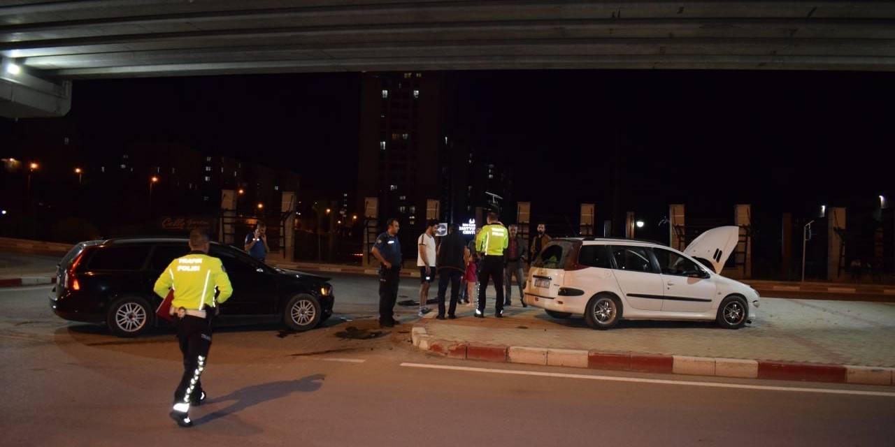 Karaman’da Otomobiller Çarpıştı: 2 Yaralı