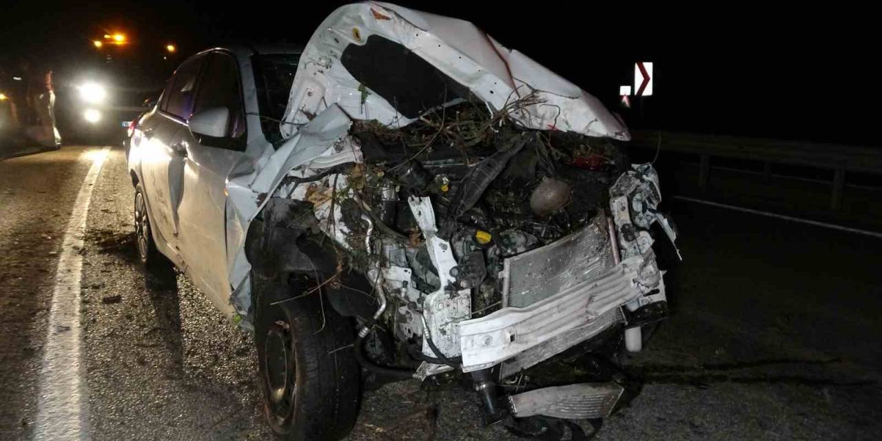 Şarampole Uçan Otomobilden Burunları Kanamadan Çıktılar