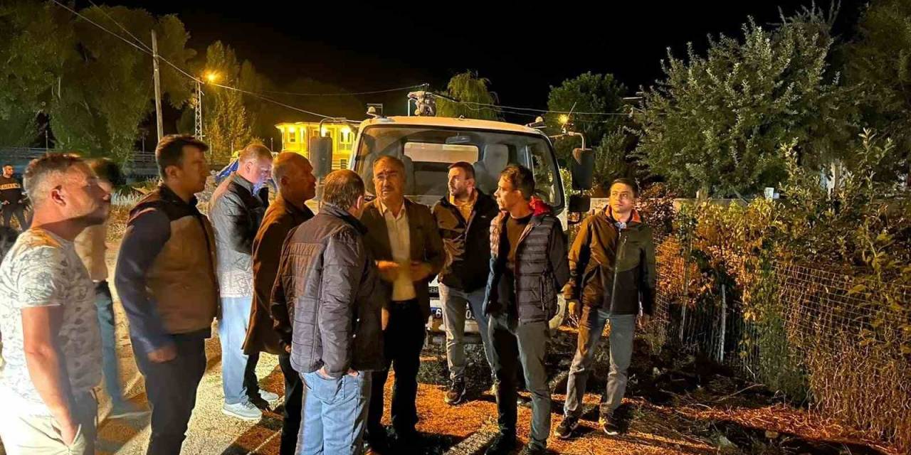 Yıldırımın Düştüğü Ahır Yandı