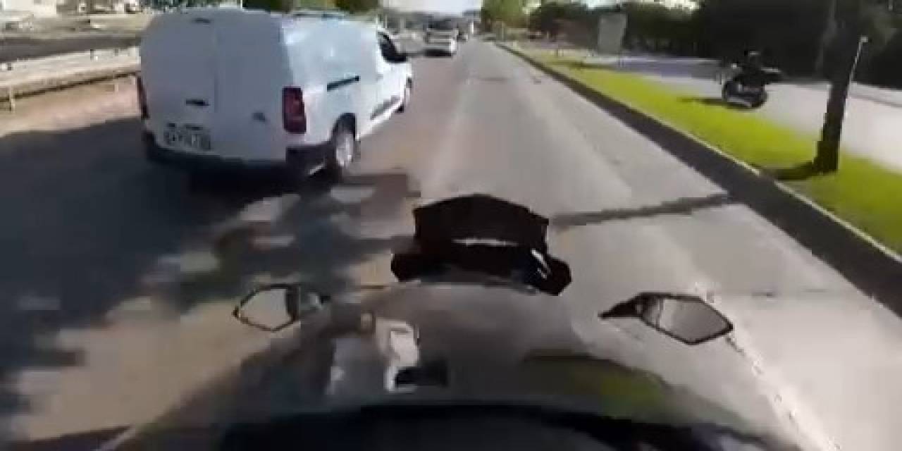 Hem Hatalı Dönüş Yaptı, Hem De Küfürler Savurdu
