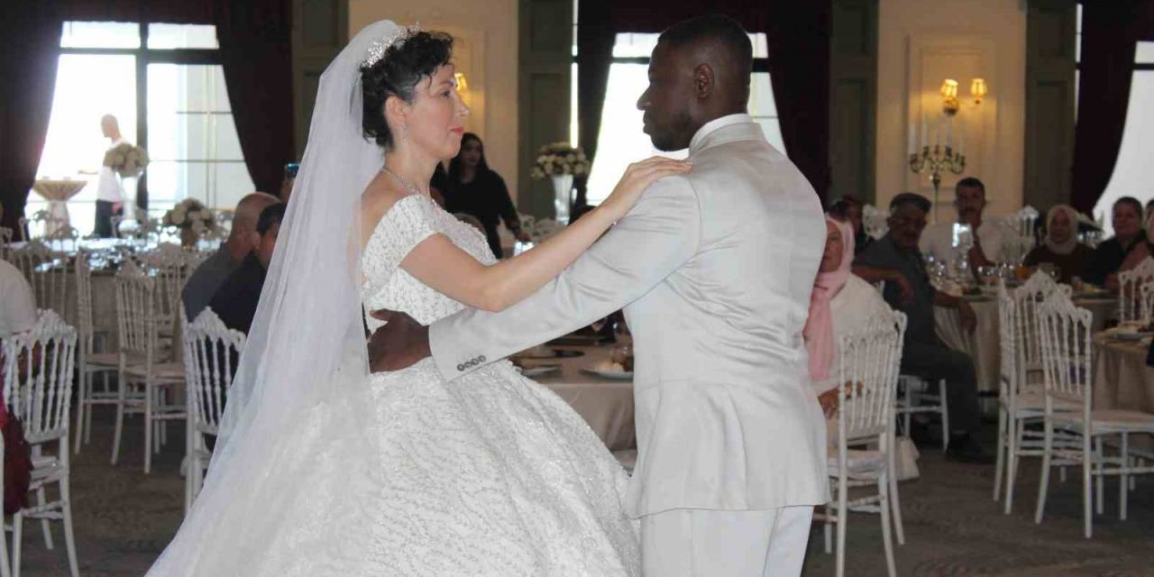 Amerika’da Başlayan Aşk Eskişehir’de Mutlu Sonra Bitti