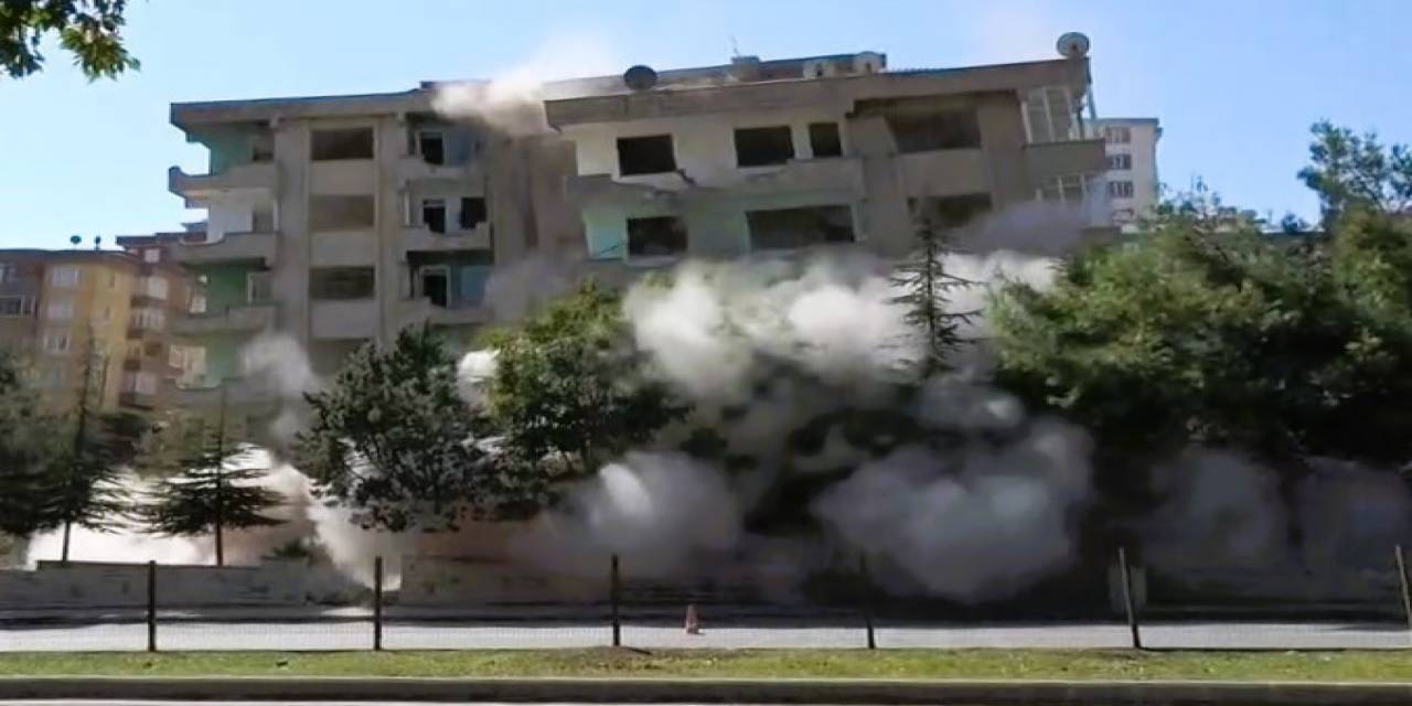 Evinin Yıkılmasını İzleyen Kadın: “Her Şey Bitti Yalan Oldu”