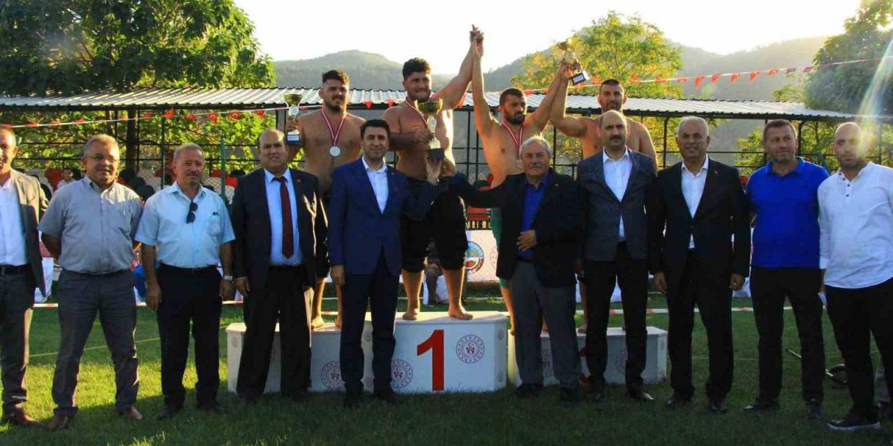 Geleneksel Karakucak Güreşleri’ne 300 Fazla Güreşçi Katıldı