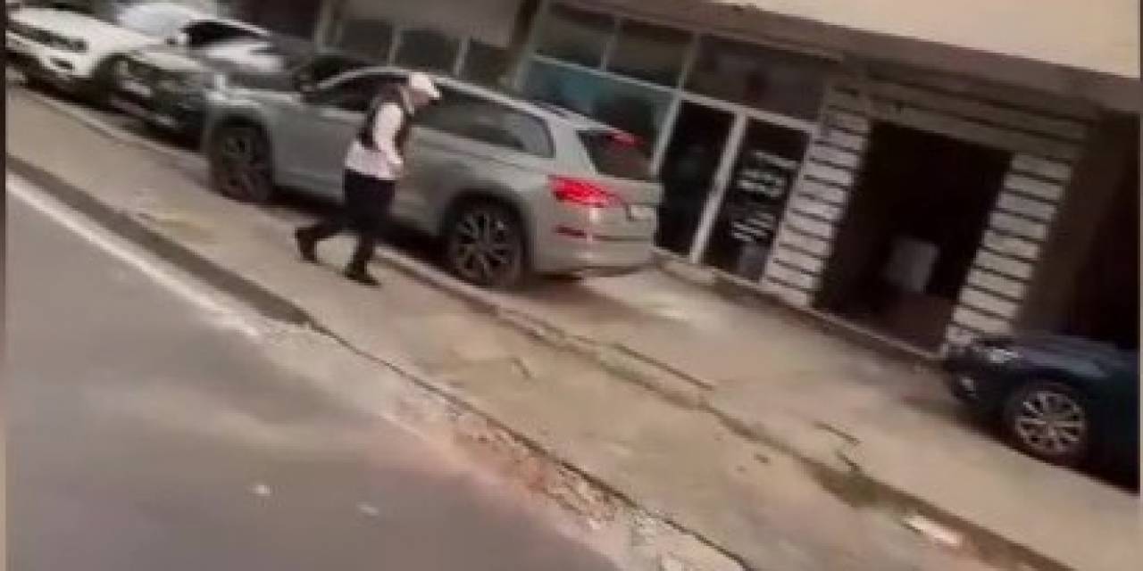 Kadıköy’de Değnekçilik Yapan Şahıs Polis Tarafından Yakalandı