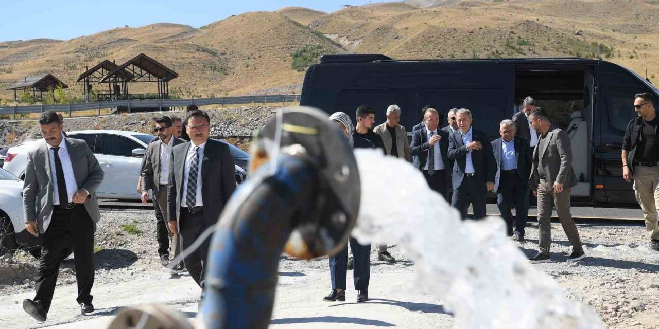 Kayseri Protokolünün Erciyes’te Jeotermal Sevinci: "Hayallerimize Kavuştuk, Sıcak Suyu Bulduk"