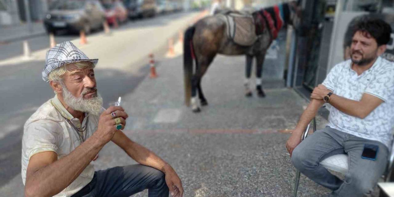 Cezalardan Yılmayan Atlı Kovboy Yeni Atıyla Sahnede
