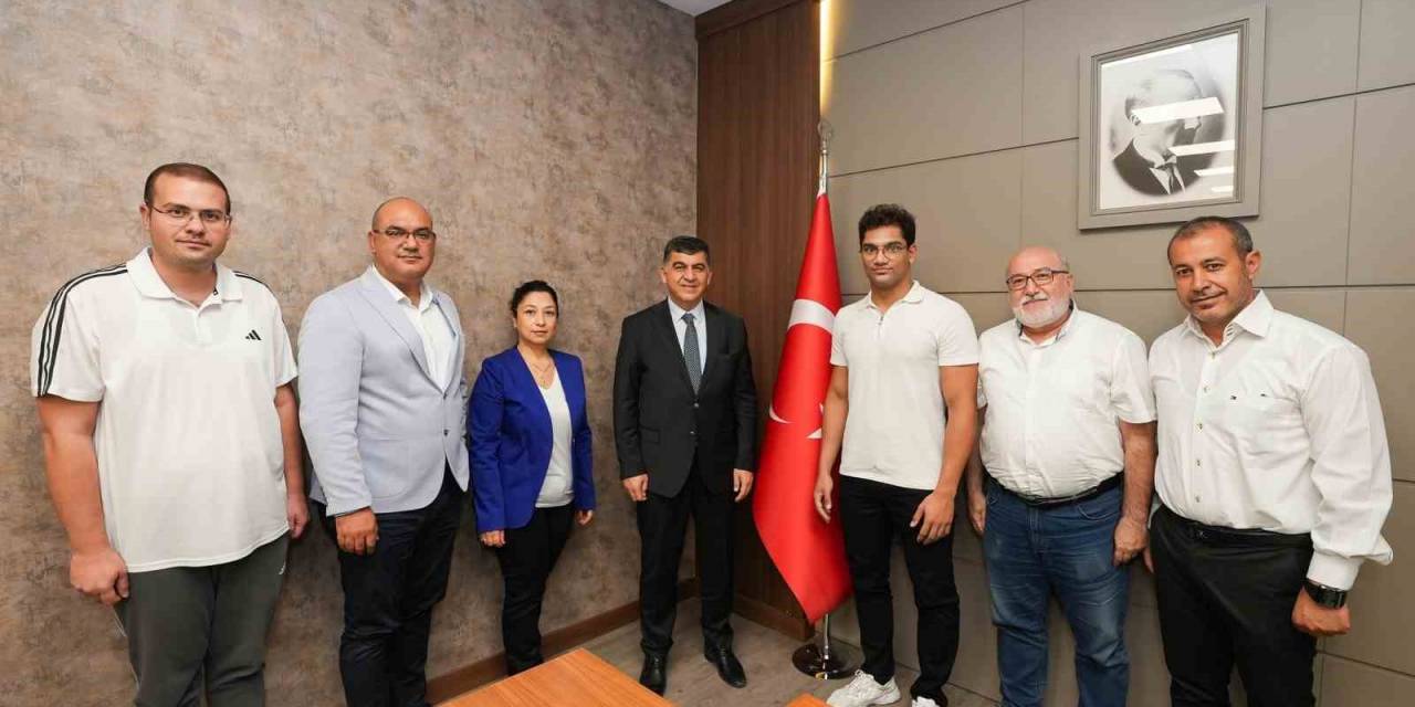 Şampiyon, Kariyerine Yuvasında Devam Edecek