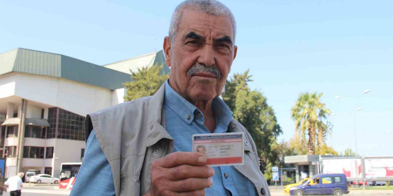 İzmir’de 65 Yaş Üstü Vatandaşlar Ücretsiz Toplu Taşımadan Memnun