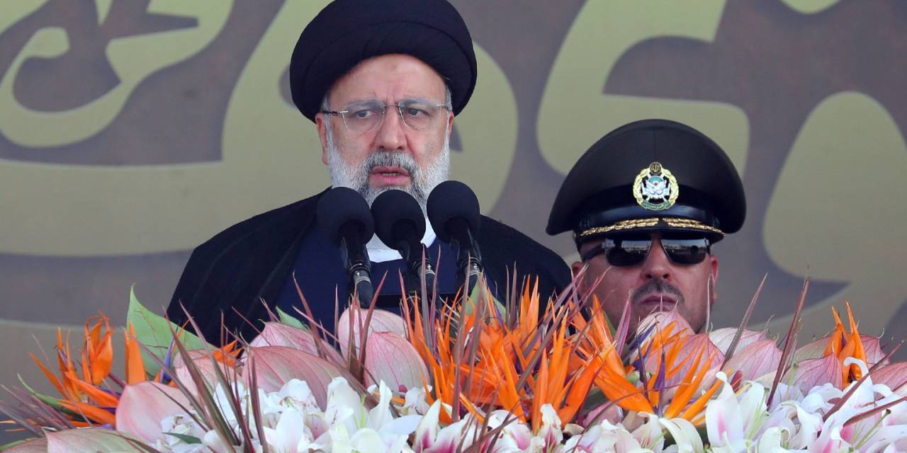 İran, Irak Savaşı’nın Yıldönümünde Yeni “En Uzun Menzilli” İnsansız Hava Aracını Sergiledi