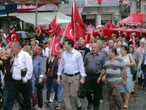 Düzce’de Yüzlerce İnsan Şehitler İçin Yürüdü