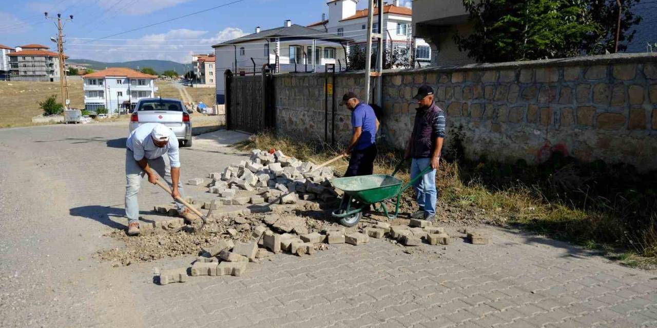 Akdağmadeni’nde Yollar Yenilenmeye Devam Ediyor
