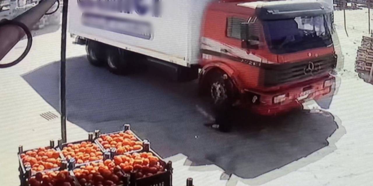 Hareket Halindeki Kamyona Binmek İsterken Canından Oldu