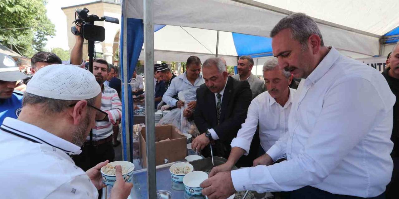 Şahinbey’de Ahilik Haftası Pilav Dağıtarak Kutlandı