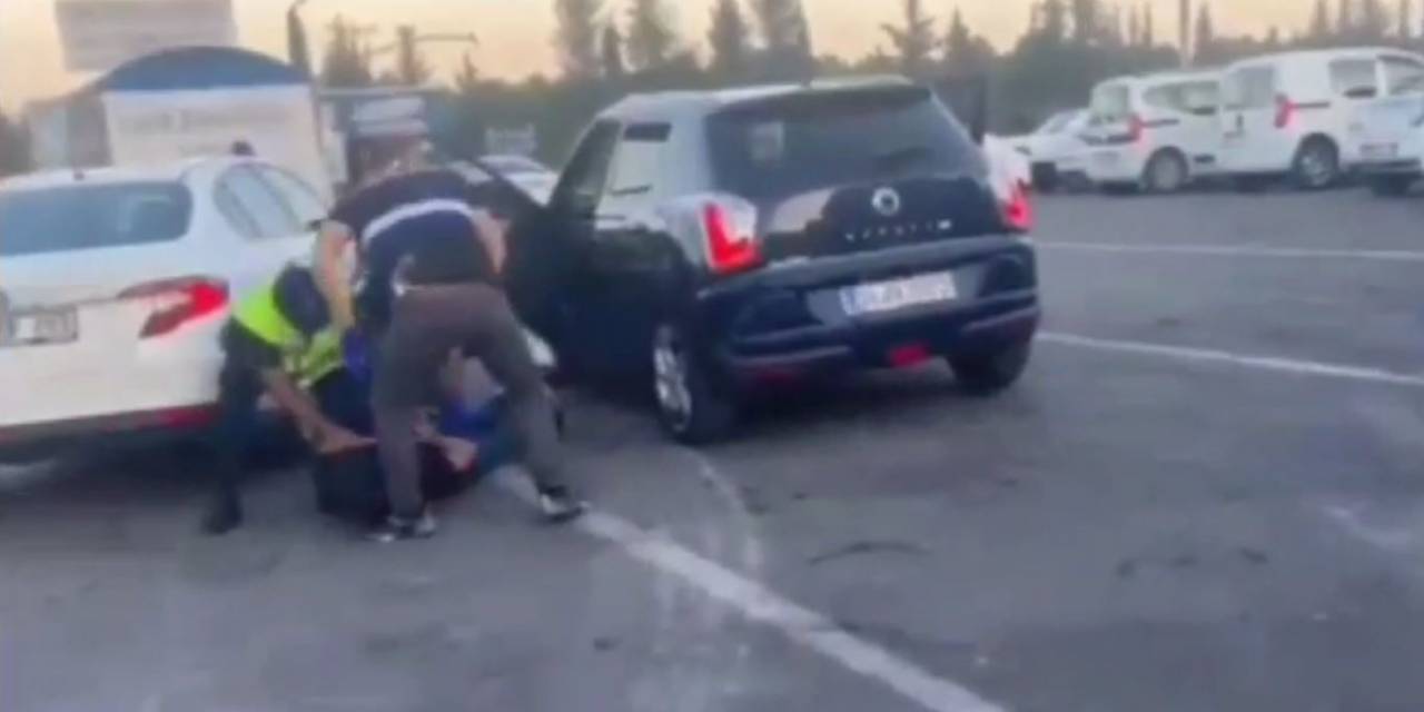 Bagaj Kapağına Gizlenen 1 Kilo Kokain Jandarmanın Dikkatinden Kaçmadı