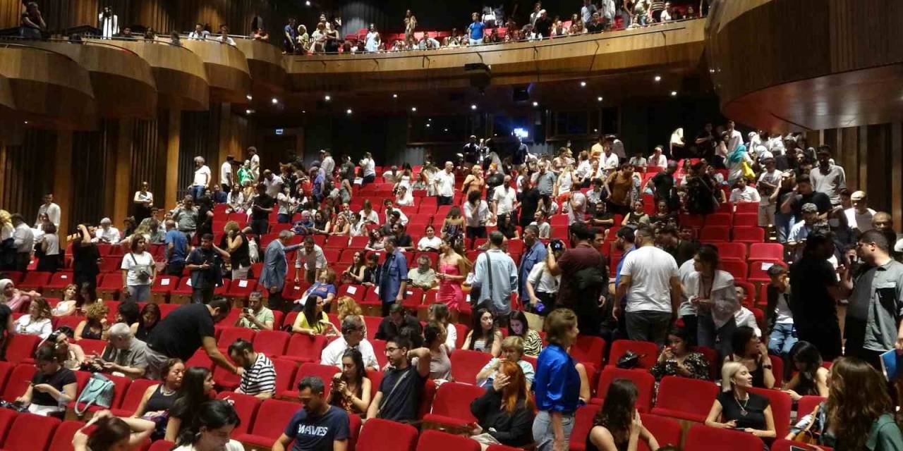 ‘Kuru Otlar Üstüne’ Filminin Türkiye Prömiyeri Yapıldı