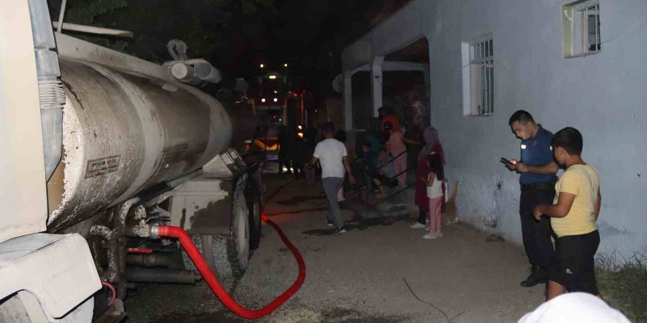 Iğdır’da 8 Bin Ot Balyası Kül Oldu, Bir Kadın Dumandan Zehirlendi