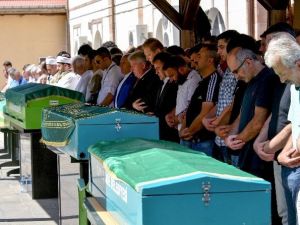 Ordu’da Trafik Kazasında Hayatını Kaybeden 4 Kişi Gümüşhane’de Gözyaşlarıyla Toprağa Verildi